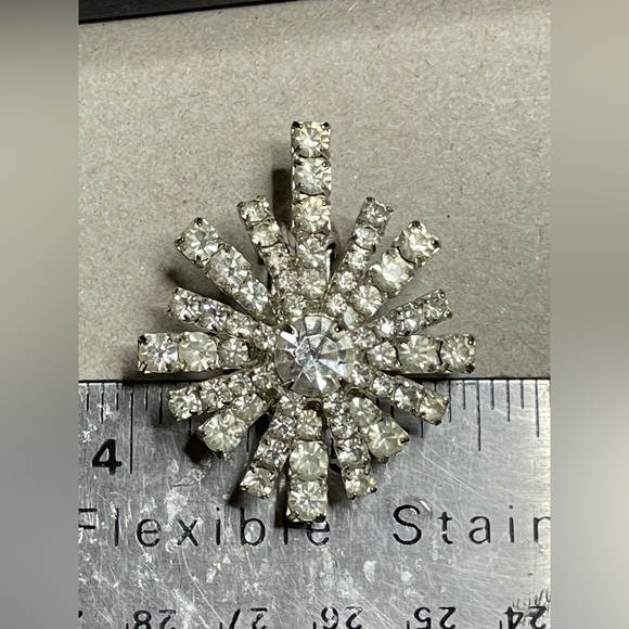 Tiered Rhinestone Starburst Fire Work Unsigned Clip On Earring Designer Single. - Picture 12 of 12